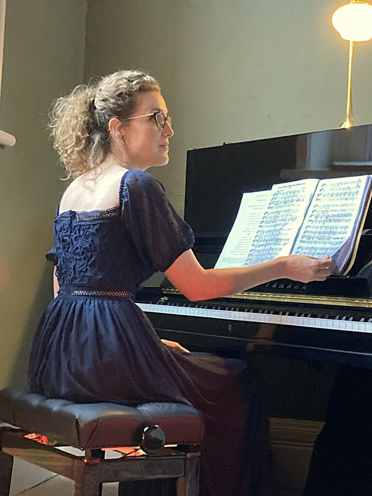 Sophia Ward Accompanist Birr Vintage Week